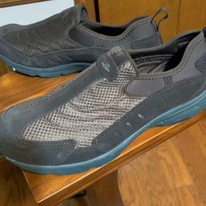 Easy Spirit Slip On Shoes